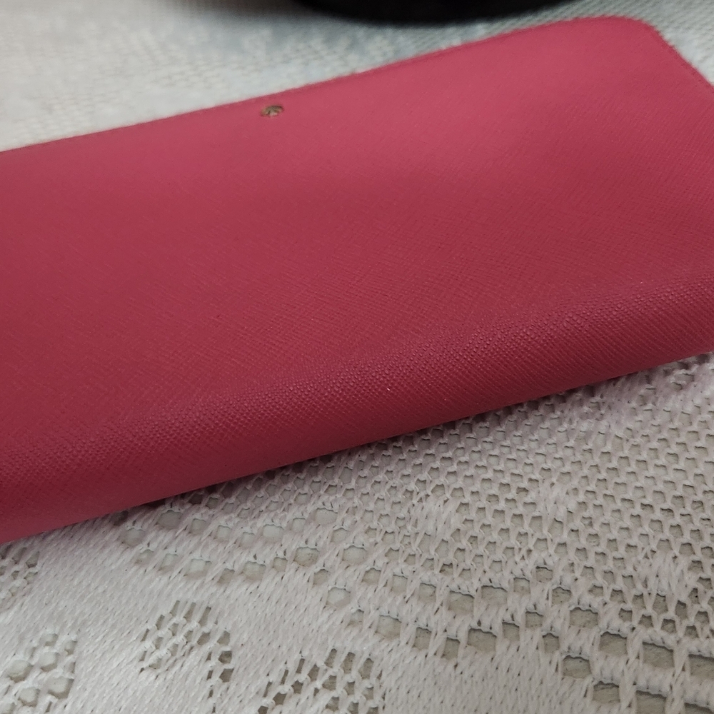 💞❤️Kate Spade Pink Leather Zip Wallet - nice size💕❣️